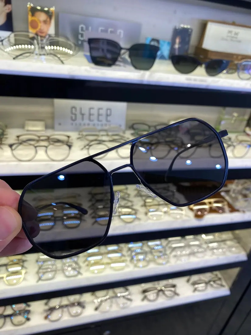 Frame selection trays at the fitting counter — 8